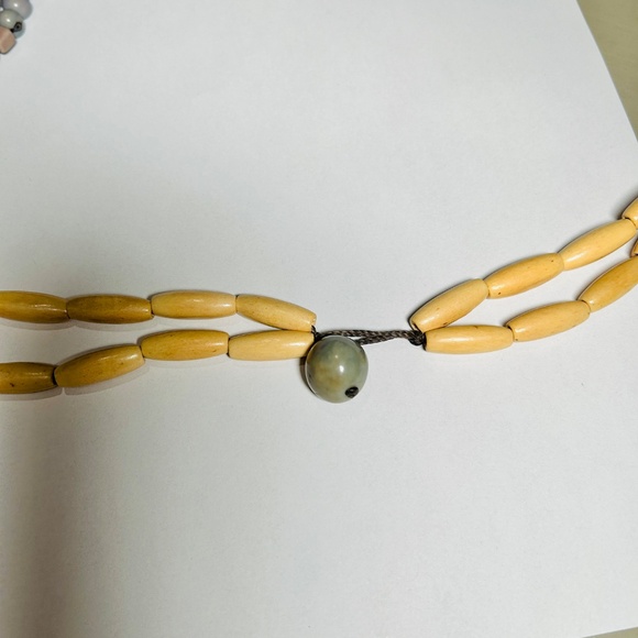 Vintage Artisan Necklace from natural Acai beads and Bombona Seeds - Picture 7 of 10
